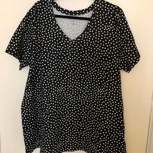 Black and white dotted V Neck Tee